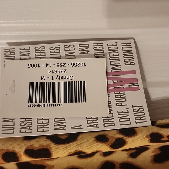LuLaRoe Christy T NWT M - Picture 2 of 3